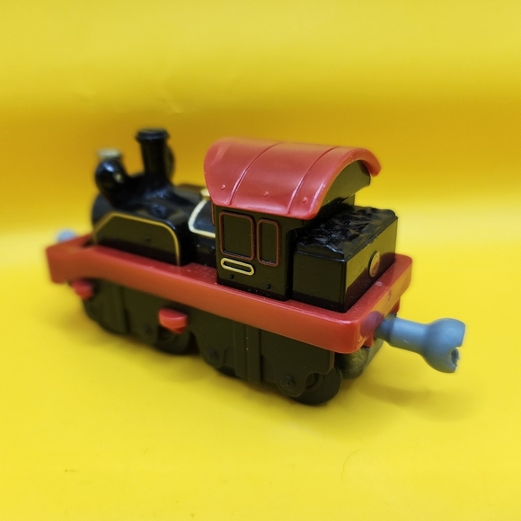 2013 Tomy Old Puffer Pete Train Engine Chuggington Red Diecast - Picture 3 of 6
